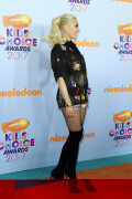GwenStefani_2017KCA_BlackOutfit_HQPicsSpace_129a422ef4e2f1beb32