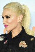 GwenStefani_2017KCA_BlackOutfit_HQPicsSpace_135a2f1ccf9b4e8e9d9
