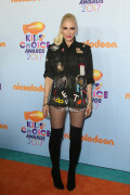 GwenStefani_2017KCA_BlackOutfit_HQPicsSpace_1365c1d534180f58e5e