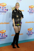 GwenStefani_2017KCA_BlackOutfit_HQPicsSpace_137453e389ede05127a