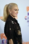 GwenStefani_2017KCA_BlackOutfit_HQPicsSpace_138f64918c4e8d2529b
