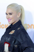 GwenStefani_2017KCA_BlackOutfit_HQPicsSpace_139c811479f562bb33