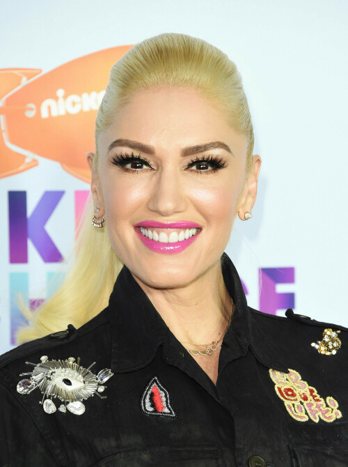 GwenStefani_2017KCA_BlackOutfit_HQPicsSpace_14064d6a0edc20d7e4b.jpeg