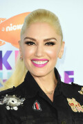 GwenStefani_2017KCA_BlackOutfit_HQPicsSpace_14064d6a0edc20d7e4b