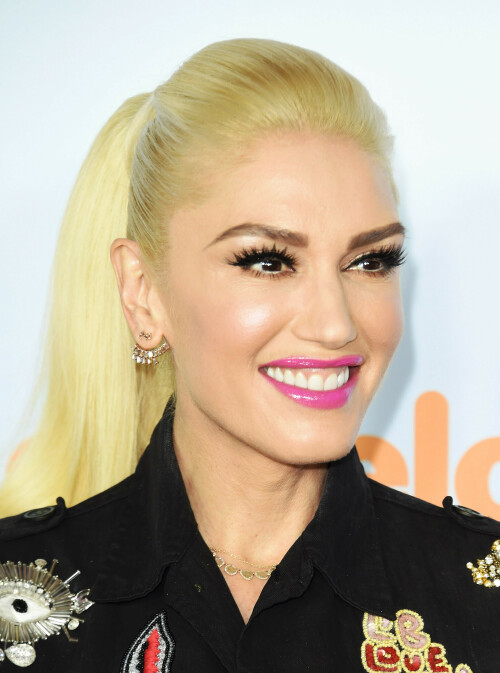 GwenStefani_2017KCA_BlackOutfit_HQPicsSpace_1449d5885b449cf9a35.jpeg