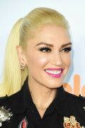 GwenStefani_2017KCA_BlackOutfit_HQPicsSpace_1449d5885b449cf9a35