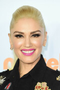 GwenStefani_2017KCA_BlackOutfit_HQPicsSpace_1458c45dfaca7abde8c