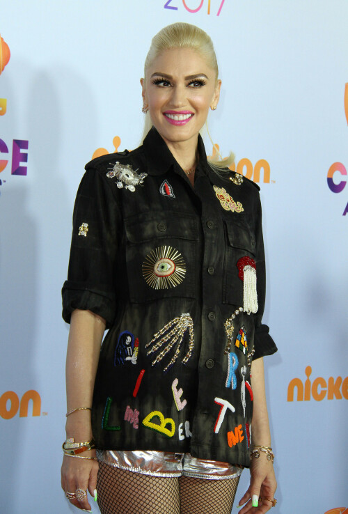 GwenStefani_2017KCA_BlackOutfit_HQPicsSpace_148f98abeaf9d564be3.jpeg
