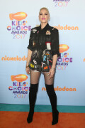 GwenStefani_2017KCA_BlackOutfit_HQPicsSpace_1557a95b9d771539da2