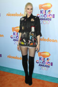 GwenStefani_2017KCA_BlackOutfit_HQPicsSpace_158ad227298d982c7aa