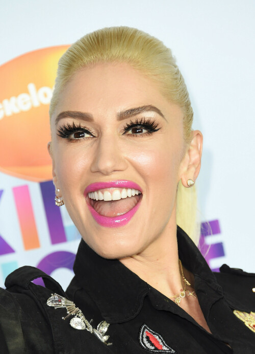 GwenStefani_2017KCA_BlackOutfit_HQPicsSpace_1631bfa3c24c9280631.jpeg