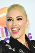 GwenStefani_2017KCA_BlackOutfit_HQPicsSpace_1631bfa3c24c9280631
