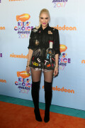 GwenStefani_2017KCA_BlackOutfit_HQPicsSpace_1666a3e074e72ff6ffe