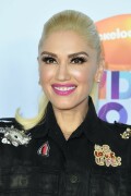 GwenStefani_2017KCA_BlackOutfit_HQPicsSpace_1673e4933feca48a94