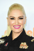 GwenStefani_2017KCA_BlackOutfit_HQPicsSpace_17018b6bb7be390d8df