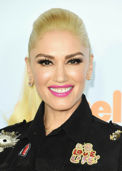GwenStefani_2017KCA_BlackOutfit_HQPicsSpace_1725e93a4a124caad56.jpeg