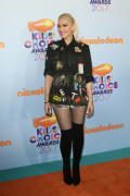 GwenStefani_2017KCA_BlackOutfit_HQPicsSpace_1745f3738c4c201115d