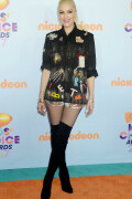 GwenStefani_2017KCA_BlackOutfit_HQPicsSpace_175d38ce8a946384dfd