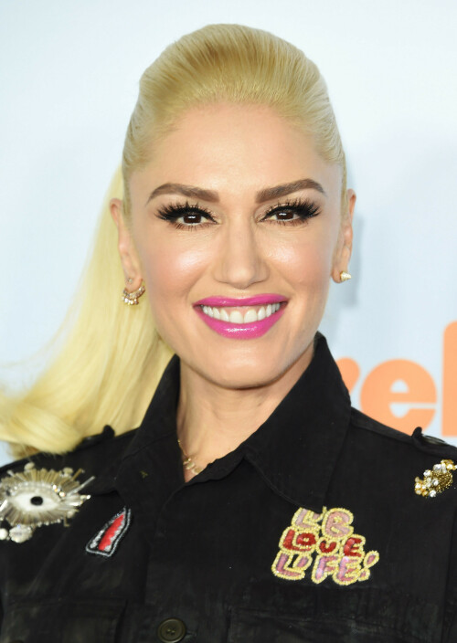 GwenStefani_2017KCA_BlackOutfit_HQPicsSpace_1780d7d234f0aae82d0.jpeg