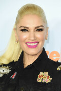 GwenStefani_2017KCA_BlackOutfit_HQPicsSpace_1780d7d234f0aae82d0