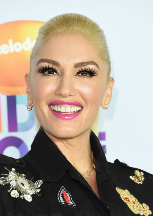 GwenStefani_2017KCA_BlackOutfit_HQPicsSpace_180b1fc36acc3c13f40.jpeg
