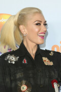 GwenStefani_2017KCA_BlackOutfit_HQPicsSpace_18566b287ddc5d1fadb
