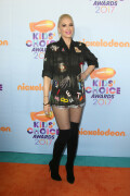 GwenStefani_2017KCA_BlackOutfit_HQPicsSpace_186822ec66b0c80b133