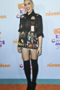 GwenStefani_2017KCA_BlackOutfit_HQPicsSpace_1905cafad4ee554a9f9