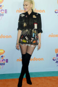 GwenStefani_2017KCA_BlackOutfit_HQPicsSpace_192edf8716b9691f648