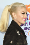 GwenStefani_2017KCA_BlackOutfit_HQPicsSpace_19439e7b8c2af60b13d
