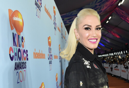 GwenStefani_2017KCA_BlackOutfit_HQPicsSpace_194b3e630d7e0b5ec.jpeg