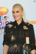 GwenStefani_2017KCA_BlackOutfit_HQPicsSpace_195c848a48c15b827d8