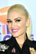 GwenStefani_2017KCA_BlackOutfit_HQPicsSpace_1989f62085d98aec49c