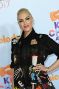 GwenStefani_2017KCA_BlackOutfit_HQPicsSpace_204f877e696a5188399