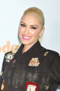 GwenStefani_2017KCA_BlackOutfit_HQPicsSpace_2130f55eadf558d4178