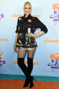 GwenStefani_2017KCA_BlackOutfit_HQPicsSpace_2173ba292c7e13ce2f0