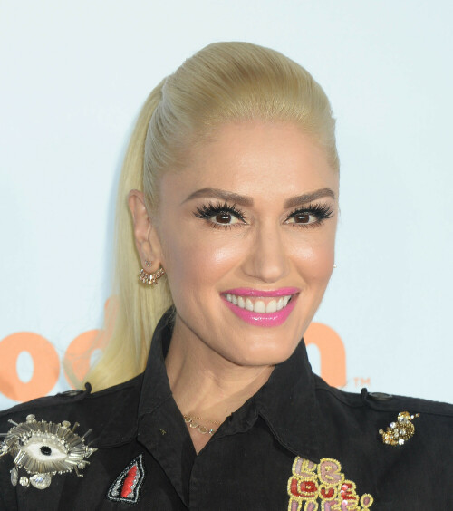 GwenStefani_2017KCA_BlackOutfit_HQPicsSpace_2214d0c13f2fc9d327a.jpeg