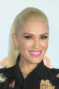 GwenStefani_2017KCA_BlackOutfit_HQPicsSpace_2214d0c13f2fc9d327a