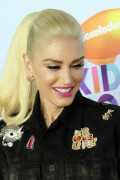GwenStefani_2017KCA_BlackOutfit_HQPicsSpace_222181bc2fdbe697dd9