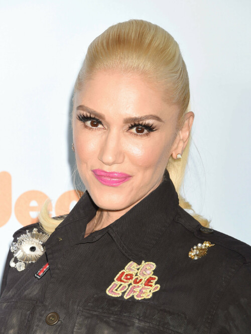 GwenStefani_2017KCA_BlackOutfit_HQPicsSpace_2240b92439305423e55.jpeg