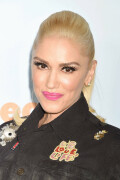 GwenStefani_2017KCA_BlackOutfit_HQPicsSpace_2240b92439305423e55