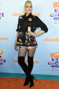 GwenStefani_2017KCA_BlackOutfit_HQPicsSpace_226ce3096de0580d410