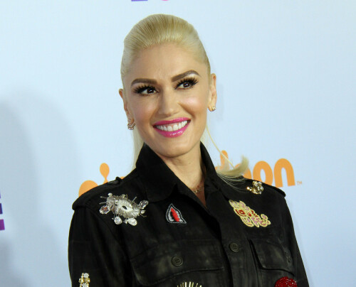 GwenStefani_2017KCA_BlackOutfit_HQPicsSpace_234546a4fef467615fe.jpeg