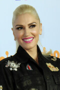 GwenStefani_2017KCA_BlackOutfit_HQPicsSpace_234546a4fef467615fe