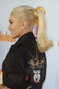GwenStefani_2017KCA_BlackOutfit_HQPicsSpace_235c24f267121c7442f