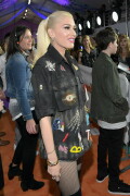 GwenStefani_2017KCA_BlackOutfit_HQPicsSpace_24330c49b9bcbdff0b