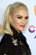 GwenStefani_2017KCA_BlackOutfit_HQPicsSpace_244eb95ea6cffe53510
