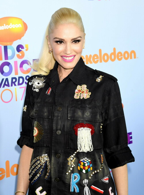 GwenStefani_2017KCA_BlackOutfit_HQPicsSpace_2495d400c0b436b57b1.jpeg
