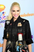 GwenStefani_2017KCA_BlackOutfit_HQPicsSpace_2495d400c0b436b57b1