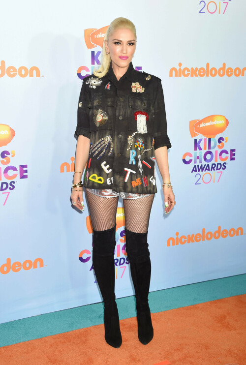 GwenStefani_2017KCA_BlackOutfit_HQPicsSpace_2503e4b1372a826fe4d.jpeg